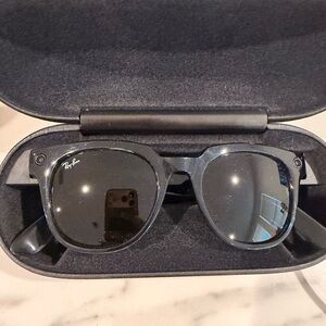 Ray-Ban Black Sunglasses